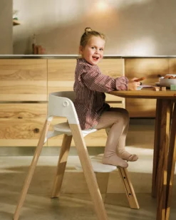 Sedia Evolutiva Steps con Baby Set Vassoio e Imbracatura - Bianco e Naturale - Dai 6 Mesi