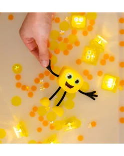 Set Personaggio Alex - con 2 Cubi Inclusi - Giallo - Adatto da 3 anni - 100% Plastica Riciclata